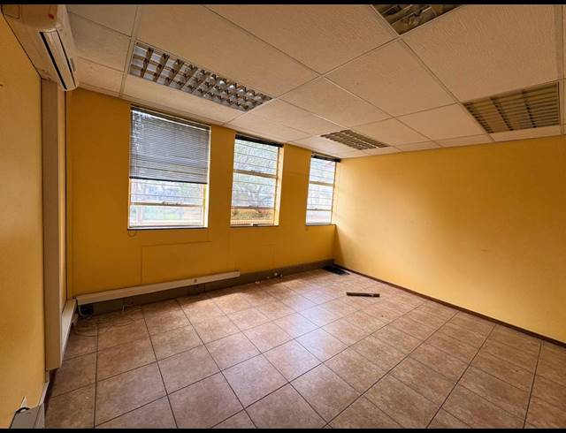 2,565M² OFFICE TO LET IN RANDJESPARK